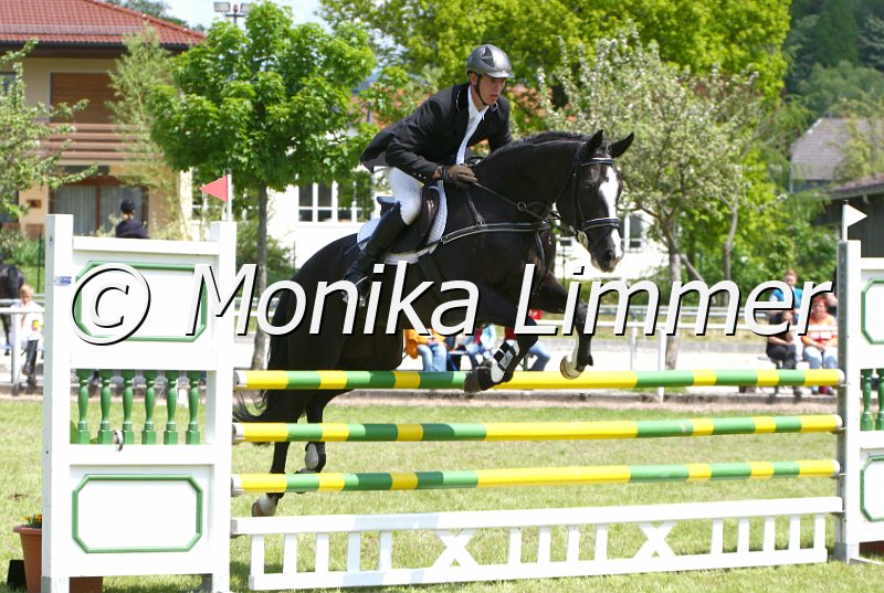 005M5093_Elvita_L Springen.JPG